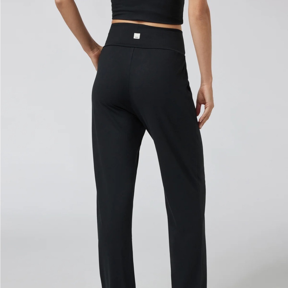 NWT: Vuori Luxe at Ease Straight Pant - M - black